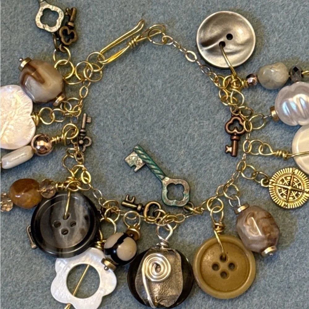 Jewelry findings of Gold, Silver and Bronze Wire Hook Clasps - Picture 6 of 7
